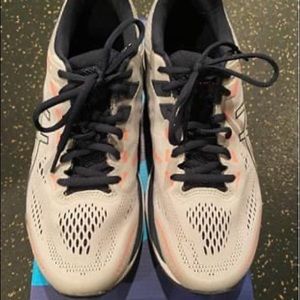 Women's ASICS 2000-7 GT running shoes